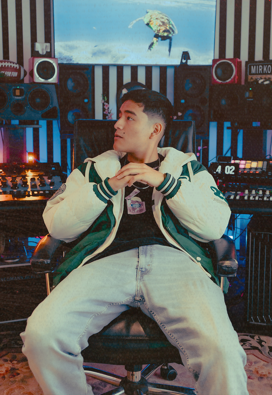 LZN en su estudio de producción musical